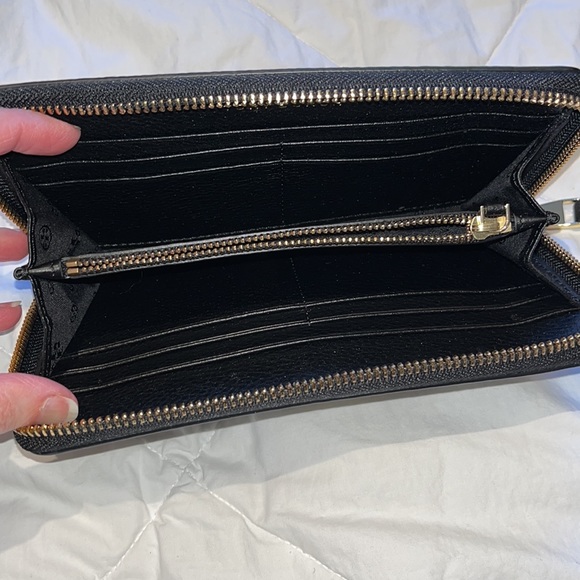 NWOT Tory Burch women’s zippered wallet black & gold - Picture 6 of 13